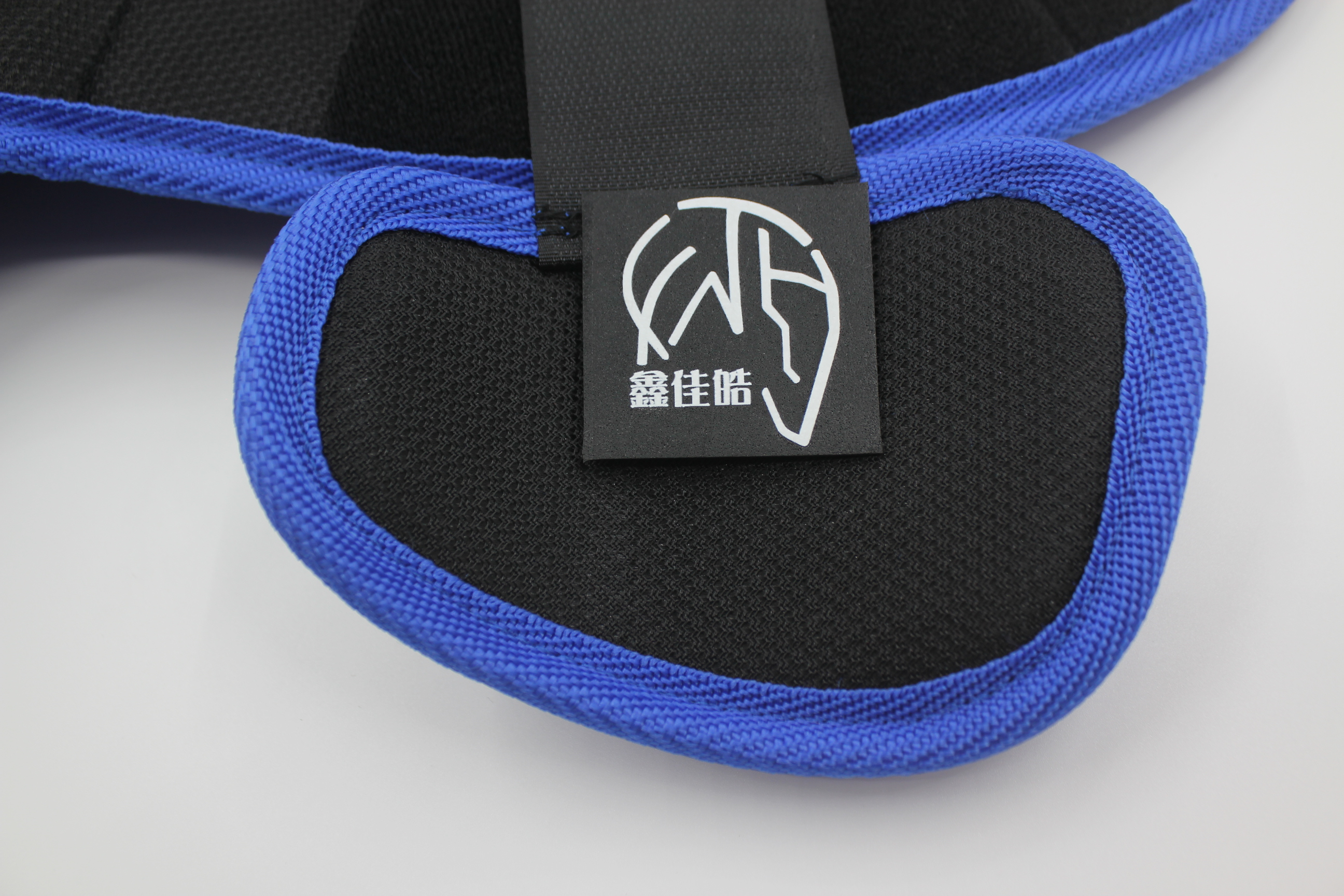 自研护胸2-细节2